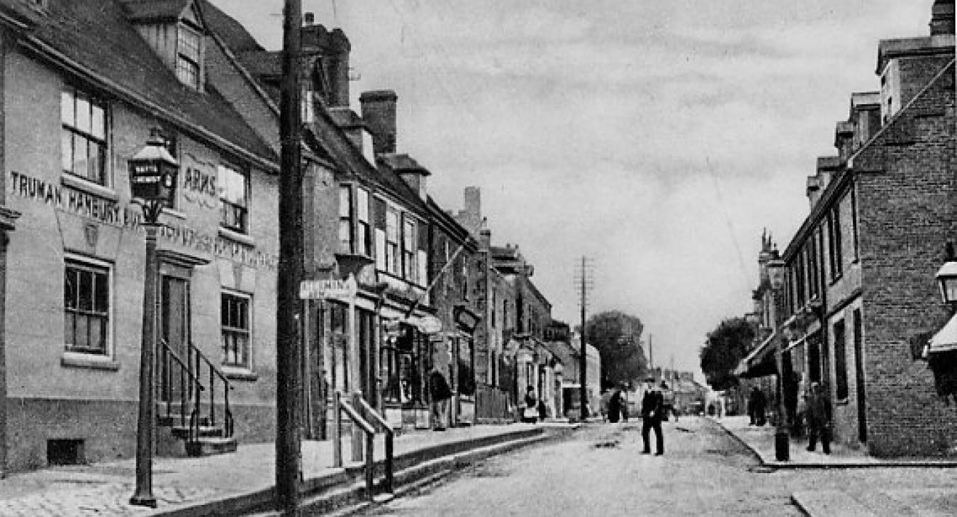 High Street Rainham around 1895 with pub Waterman's Arms on left hand side (Truman Hanbury)